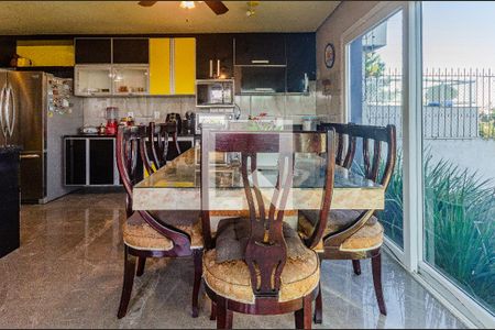 Casa à venda com 300m², 3 quartos e 3 vagas Casa à venda com 300m², 3 quartos e 3 vagasDetalhe Copa
