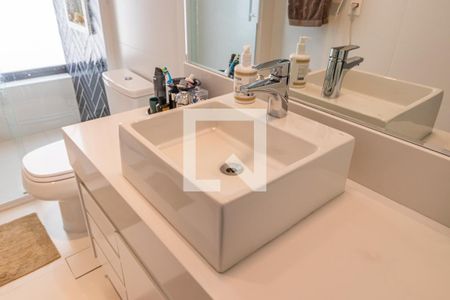 Apartamento à venda com 360m², 3 quartos e 5 vagas Apartamento à venda com 360m², 3 quartos e 5 vagasBanheiro 2 da Suíte 3