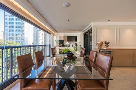 Apartamento à venda com 360m², 3 quartos e 5 vagas Apartamento à venda com 360m², 3 quartos e 5 vagasSala