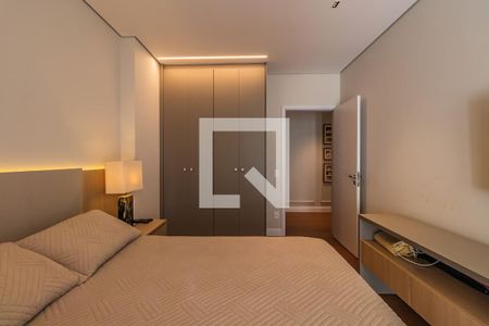 Apartamento à venda com 360m², 3 quartos e 5 vagas Apartamento à venda com 360m², 3 quartos e 5 vagasSuíte 2