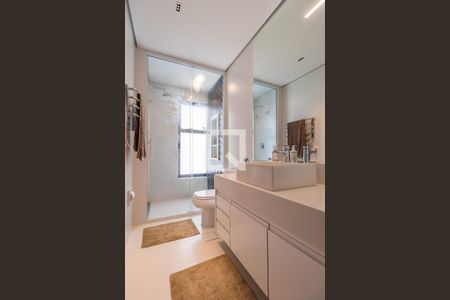 Apartamento à venda com 360m², 3 quartos e 5 vagas Apartamento à venda com 360m², 3 quartos e 5 vagasBanheiro 2 da Suíte 3