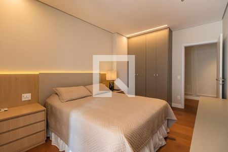 Apartamento à venda com 360m², 3 quartos e 5 vagas Apartamento à venda com 360m², 3 quartos e 5 vagasSuíte 2