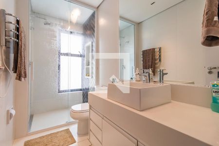 Apartamento à venda com 360m², 3 quartos e 5 vagas Apartamento à venda com 360m², 3 quartos e 5 vagasBanheiro 2 da Suíte 3