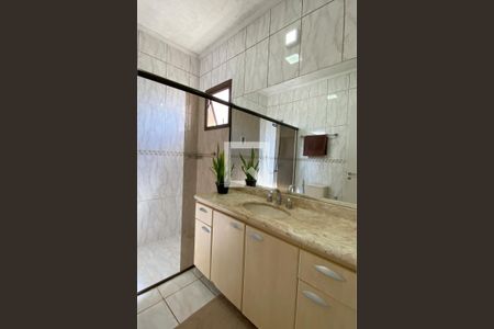 Casa de condomínio à venda com 165m², 3 quartos e 3 vagasBanheiro da Suíte 1