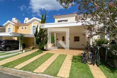 Casa de condomínio à venda com 165m², 3 quartos e 3 vagasFachada