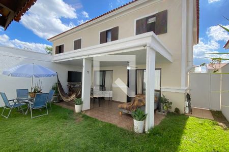 Casa de condomínio à venda com 165m², 3 quartos e 3 vagasQuintal