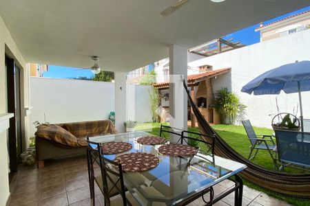 Casa de condomínio à venda com 165m², 3 quartos e 3 vagasVaranda