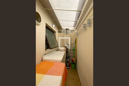 Casa de condomínio à venda com 165m², 3 quartos e 3 vagasÁrea de Serviço