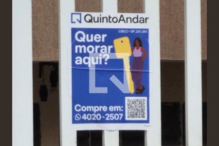 Apartamento à venda com 78m², 2 quartos e 1 vaga Apartamento à venda com 78m², 2 quartos e 1 vagaPlaquinha instalada no portão do imóvel