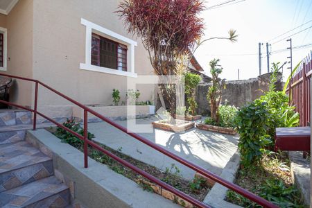 Casa à venda com 195m², 3 quartos e 4 vagas Casa à venda com 195m², 3 quartos e 4 vagasFachada