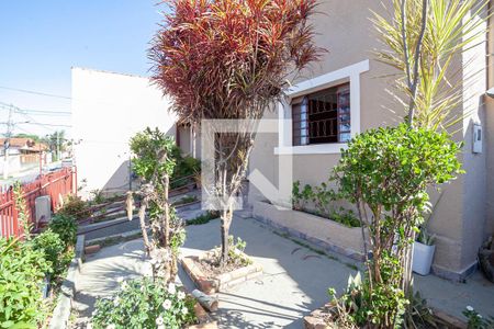 Casa à venda com 195m², 3 quartos e 4 vagas Casa à venda com 195m², 3 quartos e 4 vagasFachada