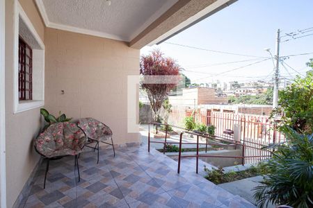 Casa à venda com 195m², 3 quartos e 4 vagas Casa à venda com 195m², 3 quartos e 4 vagasVaranda