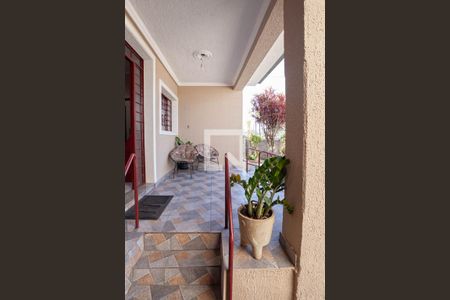 Casa à venda com 195m², 3 quartos e 4 vagas Casa à venda com 195m², 3 quartos e 4 vagasVaranda