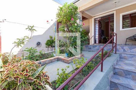 Casa à venda com 195m², 3 quartos e 4 vagas Casa à venda com 195m², 3 quartos e 4 vagasFachada