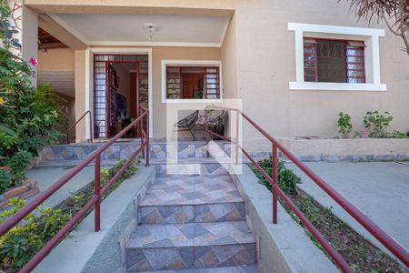 Casa à venda com 195m², 3 quartos e 4 vagas Casa à venda com 195m², 3 quartos e 4 vagasEntrada