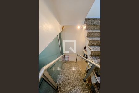 Casa à venda com 140m², 3 quartos e 4 vagasEscada de Acesso á Garagem