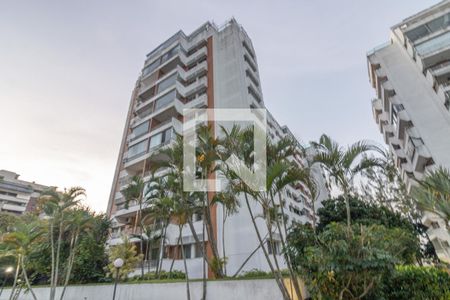 Apartamento à venda com 270m², 4 quartos e 2 vagas Apartamento à venda com 270m², 4 quartos e 2 vagasFachada