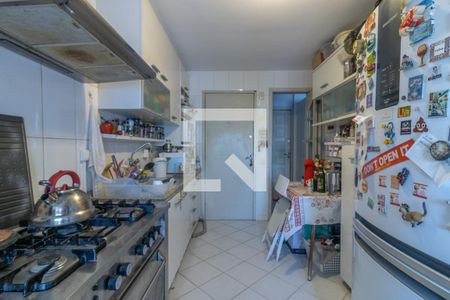Apartamento à venda com 270m², 4 quartos e 2 vagas Apartamento à venda com 270m², 4 quartos e 2 vagasCozinha e Área de Serviço