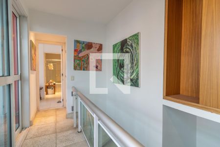 Apartamento à venda com 270m², 4 quartos e 2 vagas Apartamento à venda com 270m², 4 quartos e 2 vagasCorredor