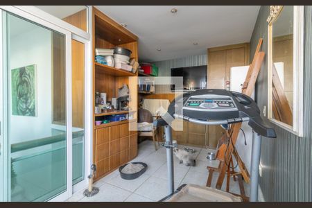 Apartamento à venda com 270m², 4 quartos e 2 vagas Apartamento à venda com 270m², 4 quartos e 2 vagasEscritório