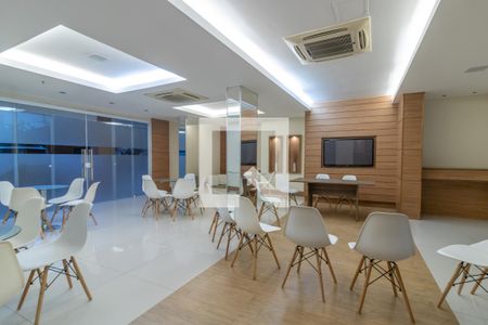 Apartamento à venda com 270m², 4 quartos e 2 vagas Apartamento à venda com 270m², 4 quartos e 2 vagasÁrea comum - Salão de festas