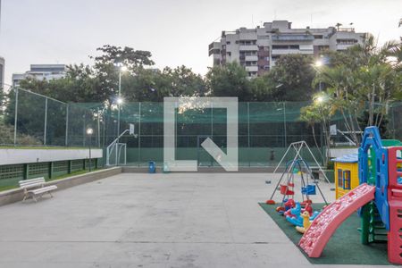 Apartamento à venda com 270m², 4 quartos e 2 vagas Apartamento à venda com 270m², 4 quartos e 2 vagasÁrea comum - Playground