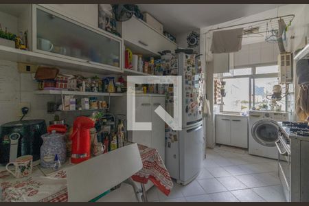 Apartamento à venda com 270m², 4 quartos e 2 vagas Apartamento à venda com 270m², 4 quartos e 2 vagasCozinha e Área de Serviço