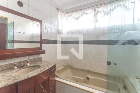 Casa à venda com 316m², 3 quartos e 7 vagasBanheiro suíte 3