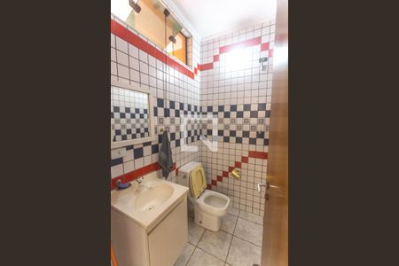 Casa à venda com 316m², 3 quartos e 7 vagasBanheiro de serviço