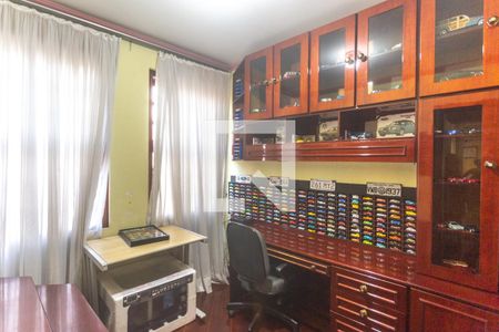 Casa à venda com 316m², 3 quartos e 7 vagasOffice