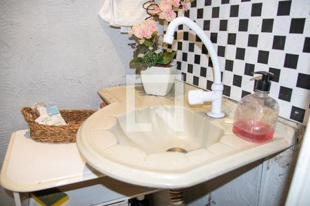 Casa à venda com 138m², 4 quartos e 1 vaga Casa à venda com 138m², 4 quartos e 1 vagaBanheiro de serviço