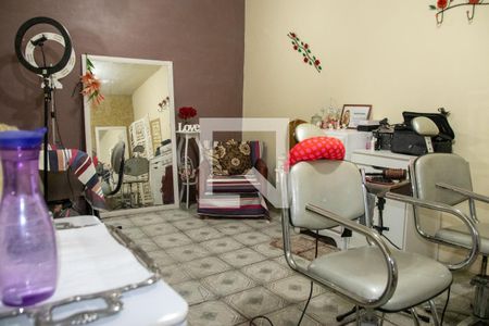 Casa à venda com 138m², 4 quartos e 1 vaga Casa à venda com 138m², 4 quartos e 1 vagaSalão