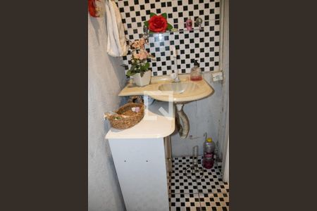 Casa à venda com 138m², 4 quartos e 1 vaga Casa à venda com 138m², 4 quartos e 1 vagaBanheiro de serviço