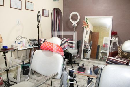 Casa à venda com 138m², 4 quartos e 1 vaga Casa à venda com 138m², 4 quartos e 1 vagaSalão