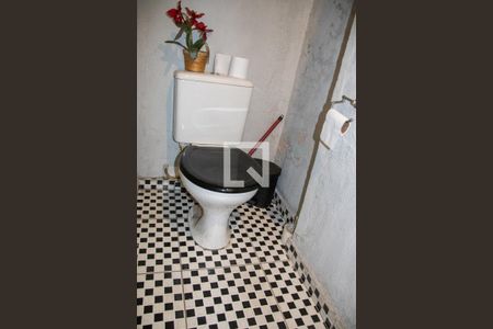 Casa à venda com 138m², 4 quartos e 1 vaga Casa à venda com 138m², 4 quartos e 1 vagaBanheiro de serviço