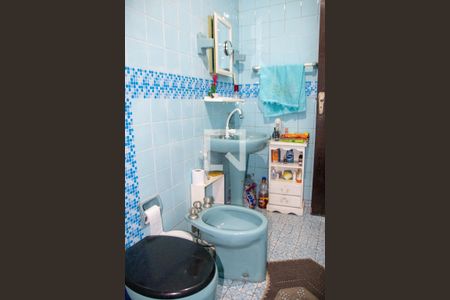 Casa à venda com 138m², 4 quartos e 1 vaga Casa à venda com 138m², 4 quartos e 1 vagaBanheiro