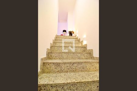 Apartamento à venda com 110m², 2 quartos e 2 vagasEscada