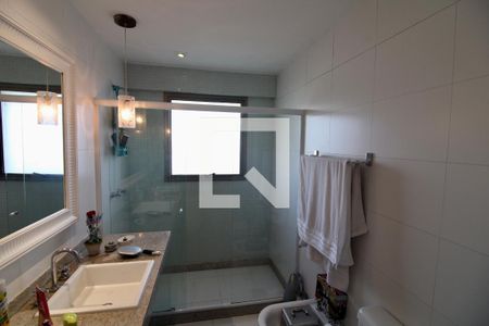 Apartamento à venda com 206m², 5 quartos e 3 vagas Apartamento à venda com 206m², 5 quartos e 3 vagasBanheiro da Suíte 2