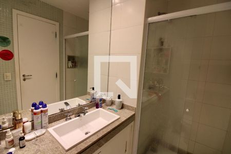 Apartamento à venda com 206m², 5 quartos e 3 vagas Apartamento à venda com 206m², 5 quartos e 3 vagasBanheiro da Suíte 1