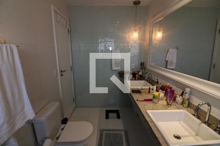 Apartamento à venda com 206m², 5 quartos e 3 vagas Apartamento à venda com 206m², 5 quartos e 3 vagasBanheiro da Suíte 2