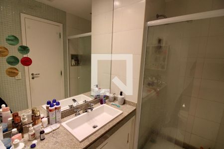 Apartamento à venda com 206m², 5 quartos e 3 vagas Apartamento à venda com 206m², 5 quartos e 3 vagasBanheiro da Suíte 1