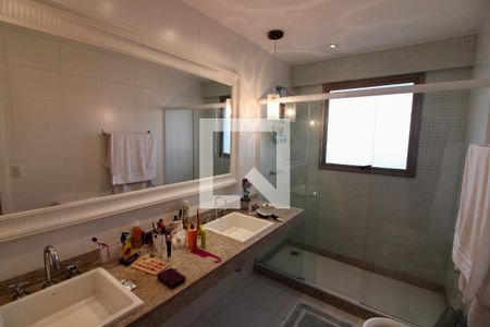 Apartamento à venda com 206m², 5 quartos e 3 vagas Apartamento à venda com 206m², 5 quartos e 3 vagasBanheiro da Suíte 2