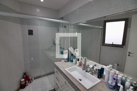 Apartamento à venda com 206m², 5 quartos e 3 vagas Apartamento à venda com 206m², 5 quartos e 3 vagasBanheiro da Suíte 3