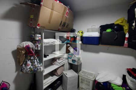 Apartamento à venda com 206m², 5 quartos e 3 vagas Apartamento à venda com 206m², 5 quartos e 3 vagasQuarto de Serviço