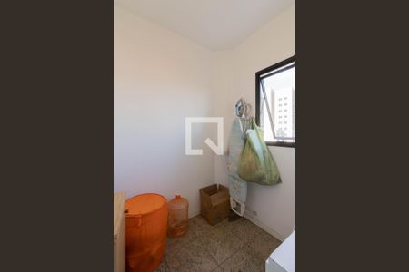 Apartamento à venda com 178m², 3 quartos e 3 vagas Apartamento à venda com 178m², 3 quartos e 3 vagasQuarto de Serviço