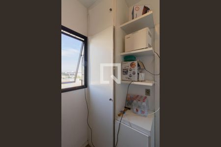 Apartamento à venda com 178m², 3 quartos e 3 vagas Apartamento à venda com 178m², 3 quartos e 3 vagasQuarto de Serviço