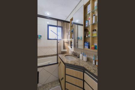 Apartamento à venda com 178m², 3 quartos e 3 vagas Apartamento à venda com 178m², 3 quartos e 3 vagasBanheiro da Suíte 1