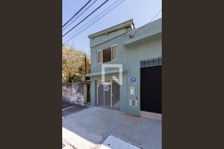 Casa à venda com 250m², 3 quartos e 3 vagas Casa à venda com 250m², 3 quartos e 3 vagasFachada