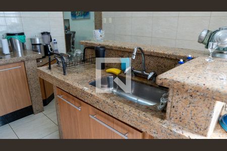 Casa à venda com 137m², 3 quartos e 3 vagas Casa à venda com 137m², 3 quartos e 3 vagascozinha