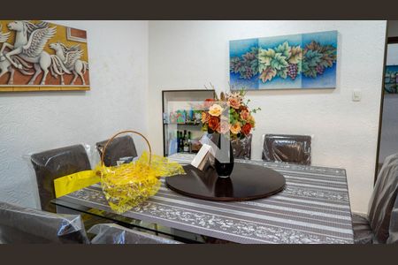 Casa à venda com 137m², 3 quartos e 3 vagas Casa à venda com 137m², 3 quartos e 3 vagassala de jantar